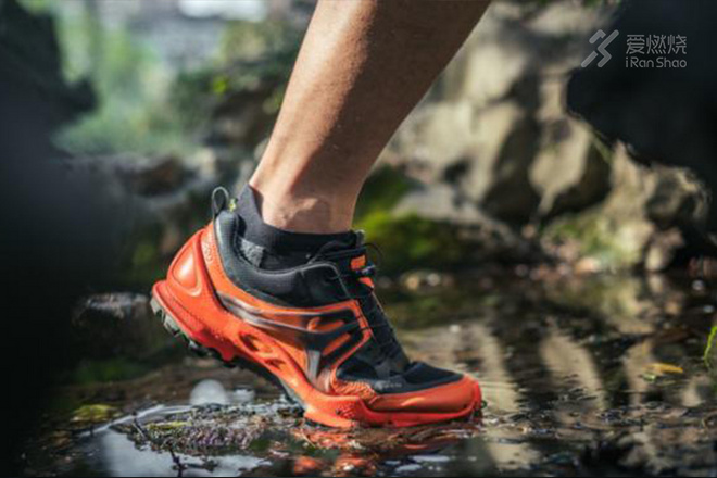 在路边走着走着，突然就想跑越野了