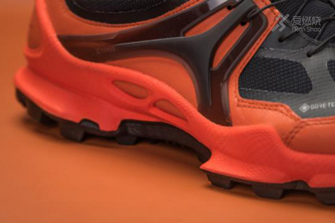 在路边走着走着，突然就想跑越野了