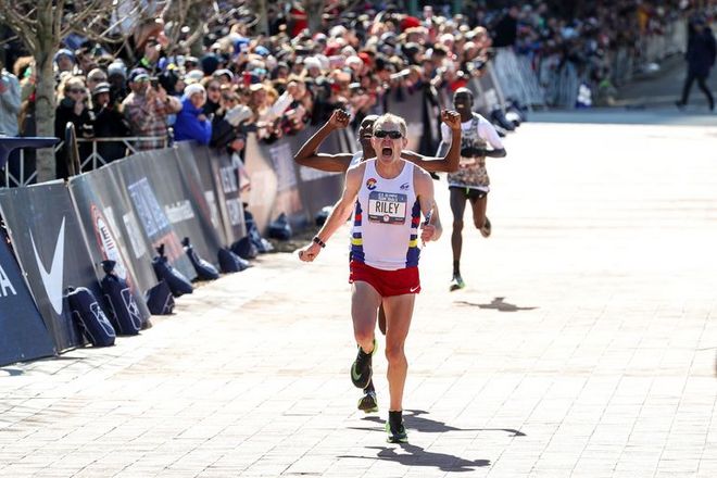 对比美国精英选手穿的跑鞋 我们发现……