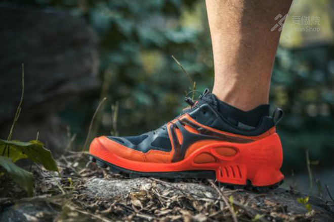 在路边走着走着，突然就想跑越野了