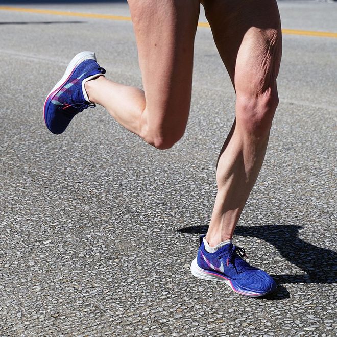 对比美国精英选手穿的跑鞋 我们发现……