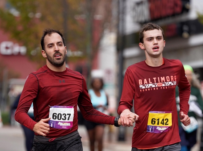 人物 | 患自闭症的他是如何达标波士顿马拉松的