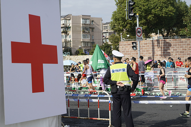 筹办一场马拉松需要和哪些政府部门打交道？