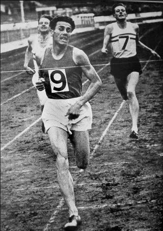 比全马跑者耐力更好的人 是马拉松摄影师