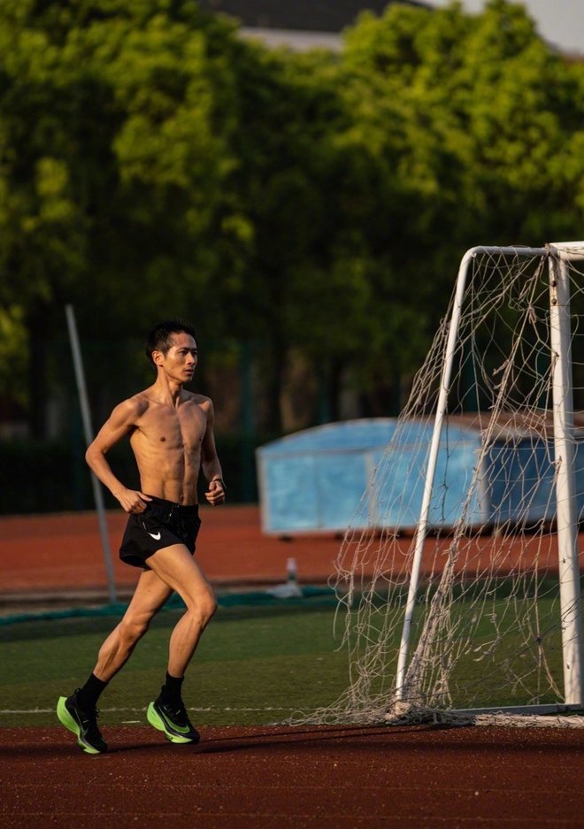 New Balance 胜诉“N”字商标 安踏氢跑2.0发售 | 跑圈十件事