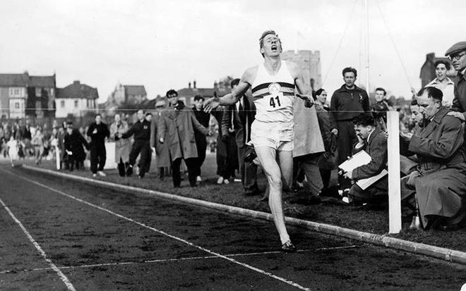 比全马跑者耐力更好的人 是马拉松摄影师