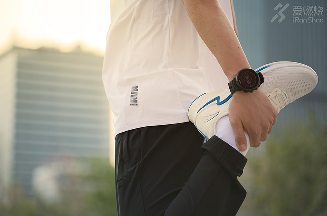 跑鞋｜去年高摘斗轻盈 FLASHLITE 安踏氢跑鞋2.0