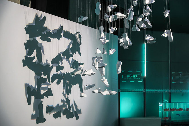 跑鞋｜去年高摘斗轻盈 FLASHLITE 安踏氢跑鞋2.0