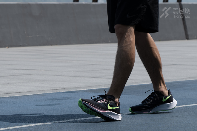 Nike Pegasus 37变得狠像Next%？