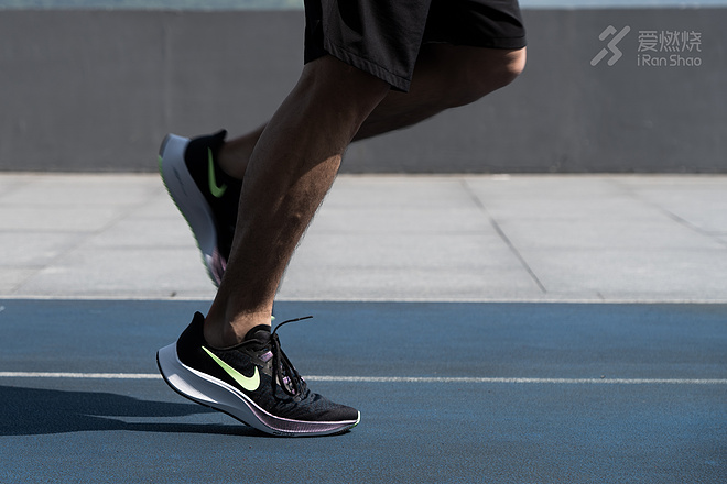 Nike Pegasus 37变得狠像Next%？