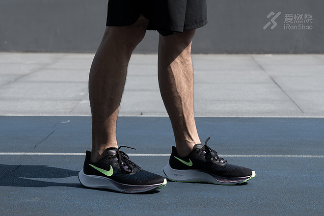 Nike Pegasus 37变得狠像Next%？
