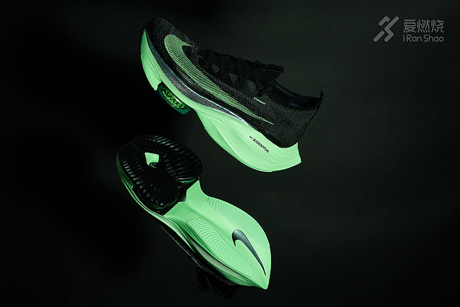 我们和一双Alphafly NEXT%聊了几句