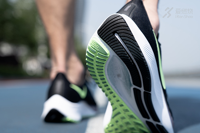 Nike Pegasus 37变得狠像Next%？