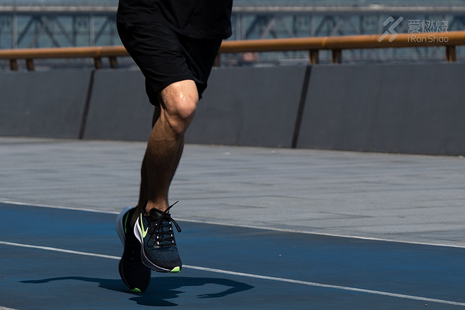 Nike Pegasus 37变得狠像Next%？