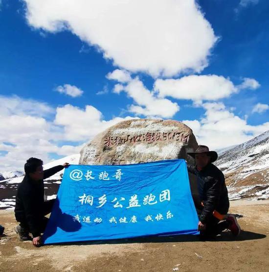 世卫组织发布聚集性赛事办赛指南 多地教育局叫停学生戴口罩跑步 | 跑圈十件事
