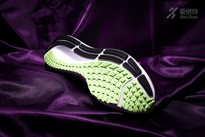 Nike Pegasus 37变得狠像Next%？