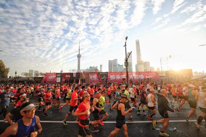 上海发布19年体育赛事影响力评估报告 穿牛仔裤跑1英里世界纪录刷新 | 跑圈十件事
