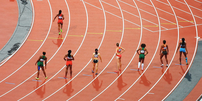 为什么操场跑步都是逆时针的？