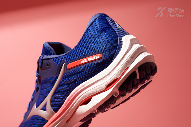 Mizuno Wave Rider  24  | “吃软不吃硬”