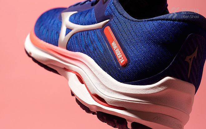 Mizuno Wave Rider  24  | “吃软不吃硬”