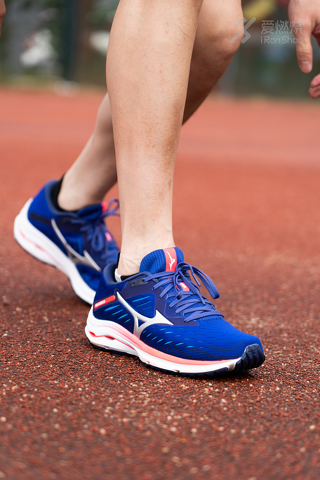 Mizuno Wave Rider  24  | “吃软不吃硬”