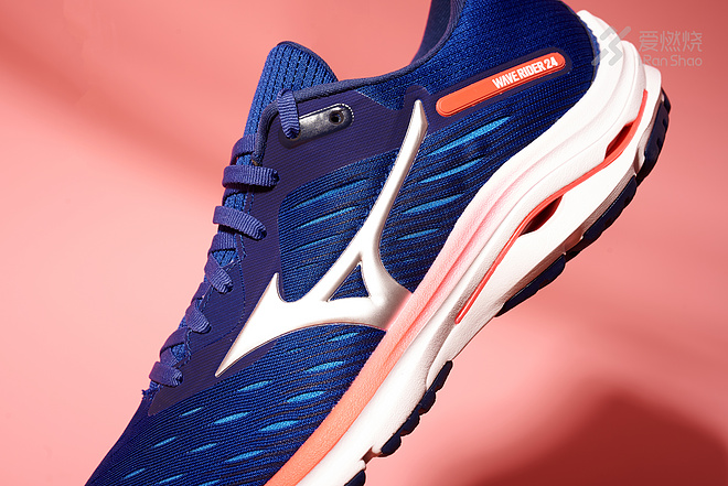 Mizuno Wave Rider  24  | “吃软不吃硬”