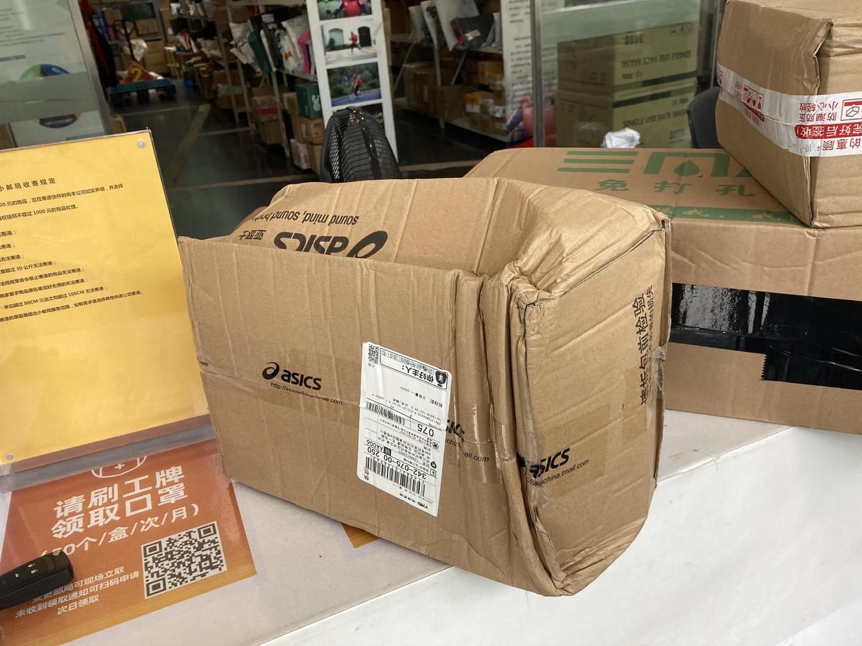 跑鞋之王VS跑鞋中的劳斯莱斯，亚瑟士和索康尼谁更胜一筹？