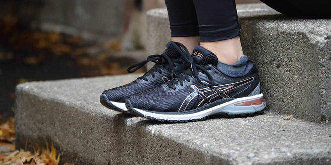 有哪些跑鞋保护脚踝？