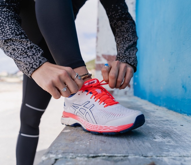 有哪些跑鞋保护脚踝？