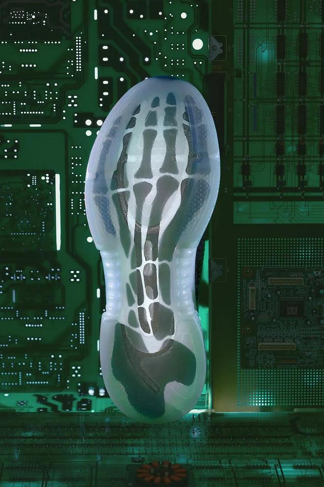 上海发布19年体育赛事影响力评估报告 穿牛仔裤跑1英里世界纪录刷新 | 跑圈十件事