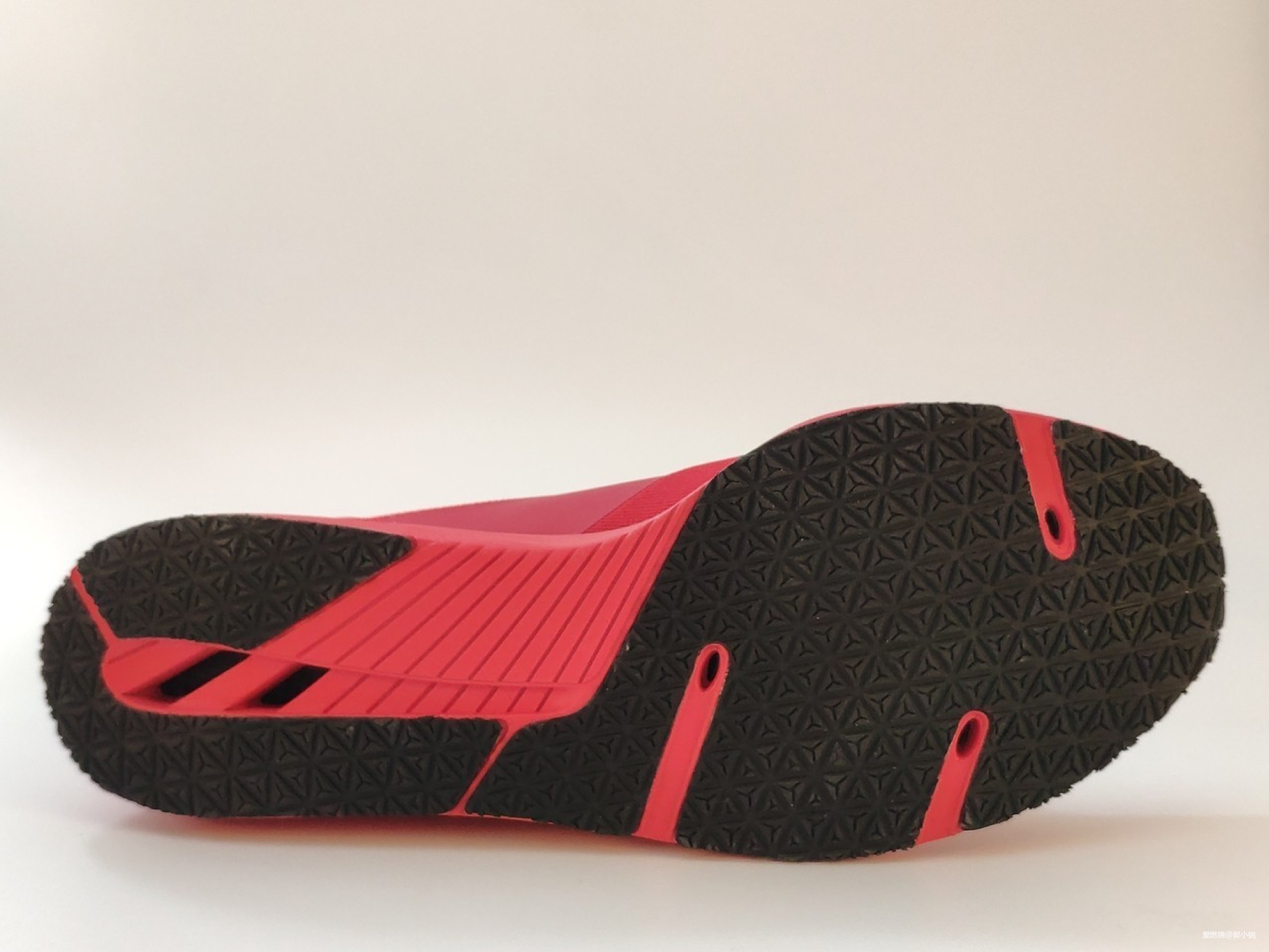 听说你一个跑者为了测评一款鞋子，差点去完成了次铁三？  迪桑特DELTA TRI OP高性能专业跑鞋