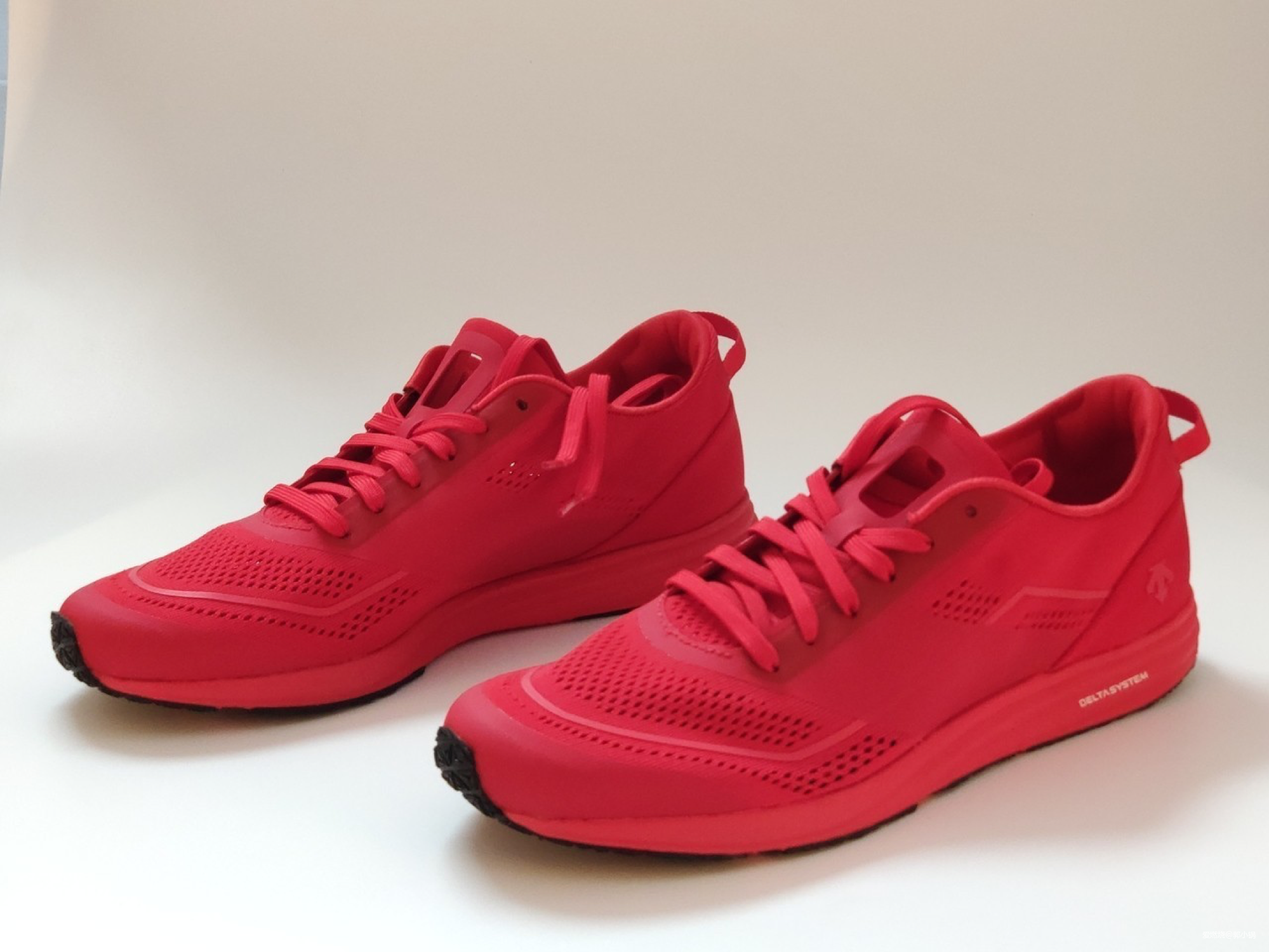 听说你一个跑者为了测评一款鞋子，差点去完成了次铁三？  迪桑特DELTA TRI OP高性能专业跑鞋