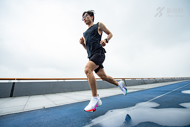 跑鞋 | 新人出道 NIKE AIR ZOOM TEMPO NEXT%