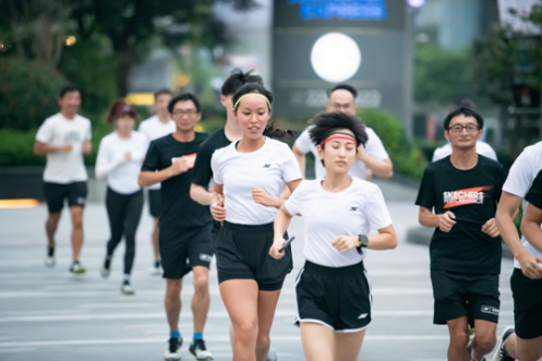 跑穿界限 斯凯奇今年首场精英跑者训练营暴汗回归！