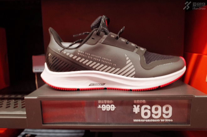 探店奥特莱斯｜配齐一套Nike的跑步装备需要多少钱
