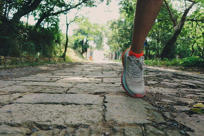 跑鞋 ｜ 极致平稳的落地体验 HOKA ONE ONE Clifton Edge