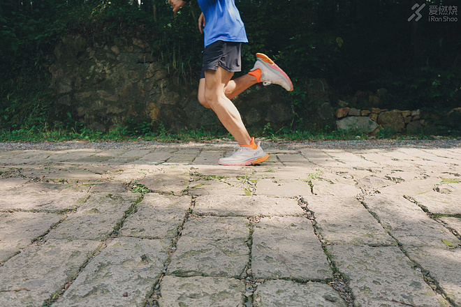 跑鞋 ｜ 极致平稳的落地体验 HOKA ONE ONE Clifton Edge