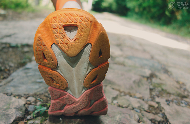 跑鞋 ｜ 极致平稳的落地体验 HOKA ONE ONE Clifton Edge