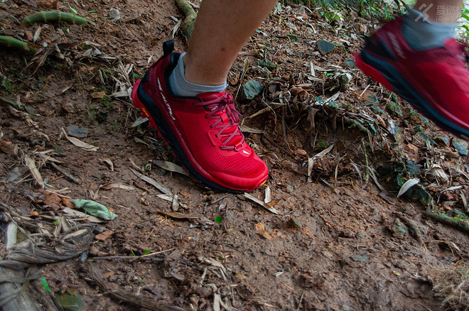 跑鞋｜一挑百里 ALTRA OLYMPUS 4.0