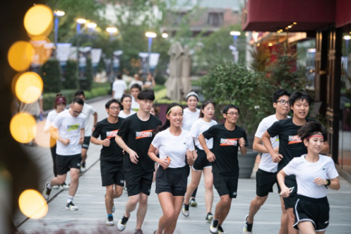 跑穿界限 斯凯奇今年首场精英跑者训练营暴汗回归！