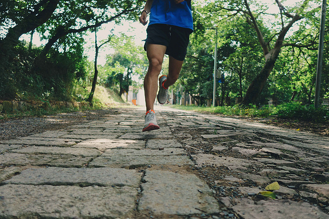 跑鞋 ｜ 极致平稳的落地体验 HOKA ONE ONE Clifton Edge