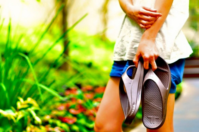 解放双脚  跑者的夏日清凉——拖鞋