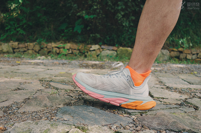 跑鞋 ｜ 极致平稳的落地体验 HOKA ONE ONE Clifton Edge