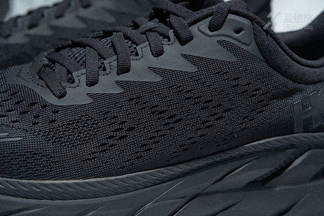 跑鞋 | 能跑+够潮= HOKA ONE ONE CLIFTON 7