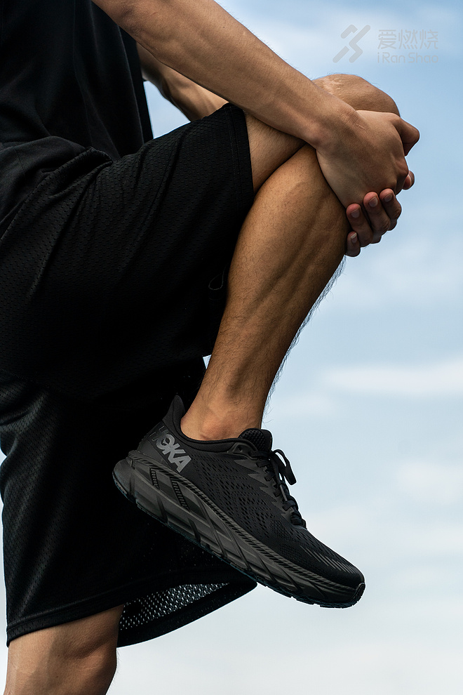 跑鞋 | 能跑+够潮= HOKA ONE ONE CLIFTON 7