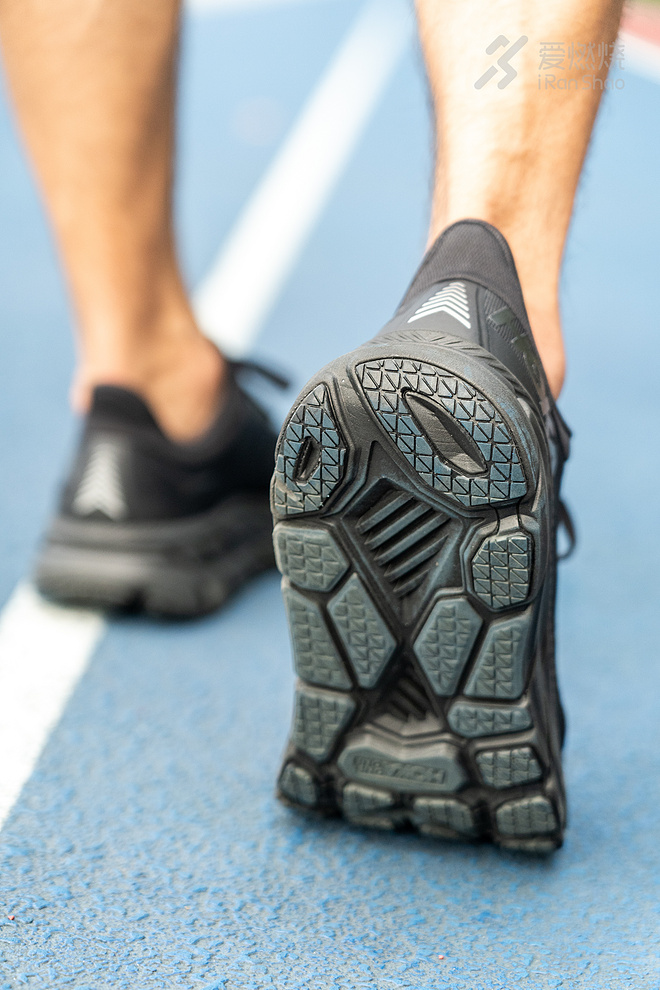 跑鞋 | 能跑+够潮= HOKA ONE ONE CLIFTON 7