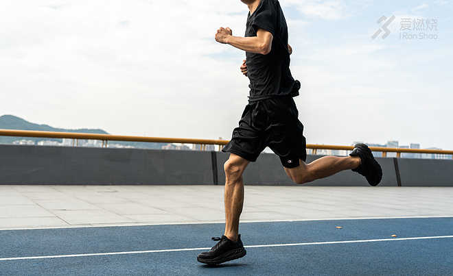 跑鞋 | 能跑+够潮= HOKA ONE ONE CLIFTON 7