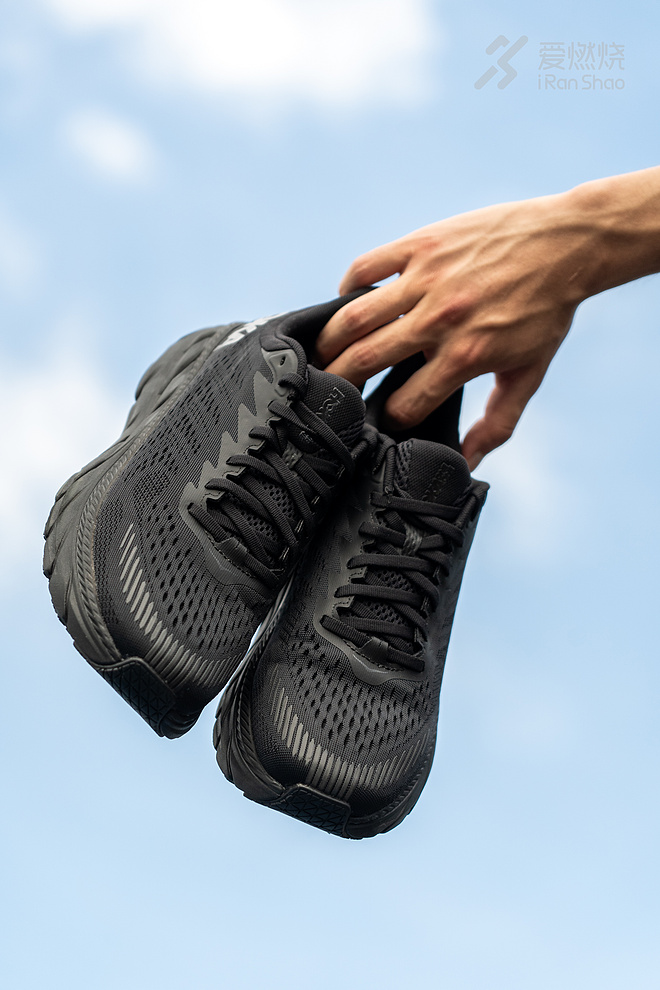 跑鞋 | 能跑+够潮= HOKA ONE ONE CLIFTON 7