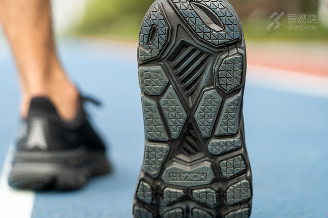 跑鞋 | 能跑+够潮= HOKA ONE ONE CLIFTON 7