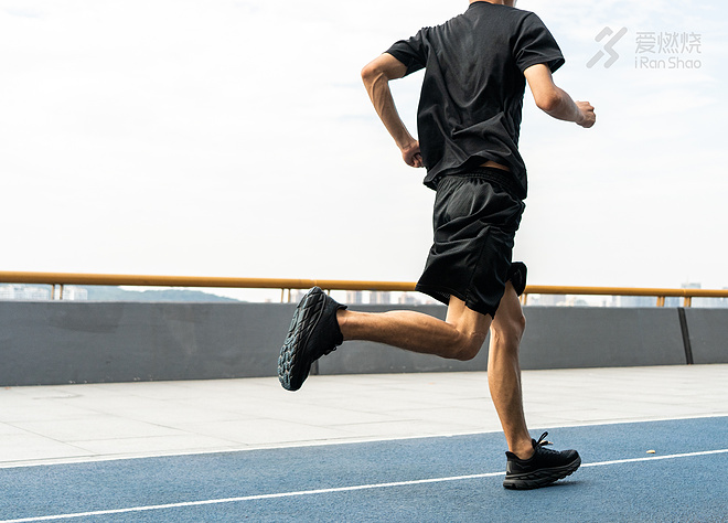 跑鞋 | 能跑+够潮= HOKA ONE ONE CLIFTON 7